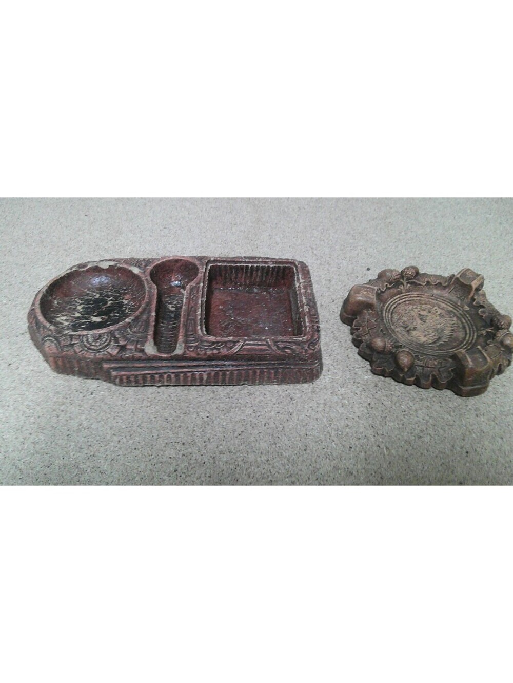 Vintage Hand-Carved Syroco Wooden Ashtrays Set